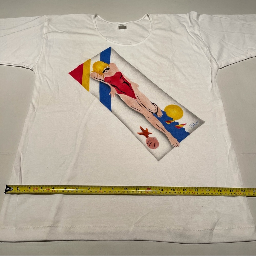 Vintage Shirt Girl in a Beach - Picture 3 of 11